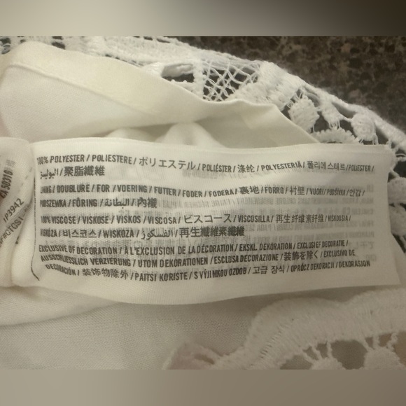 Abercrombie & Fitch White Lace Skirt – Size 6 – Excellent Used Condition - Picture 4 of 4